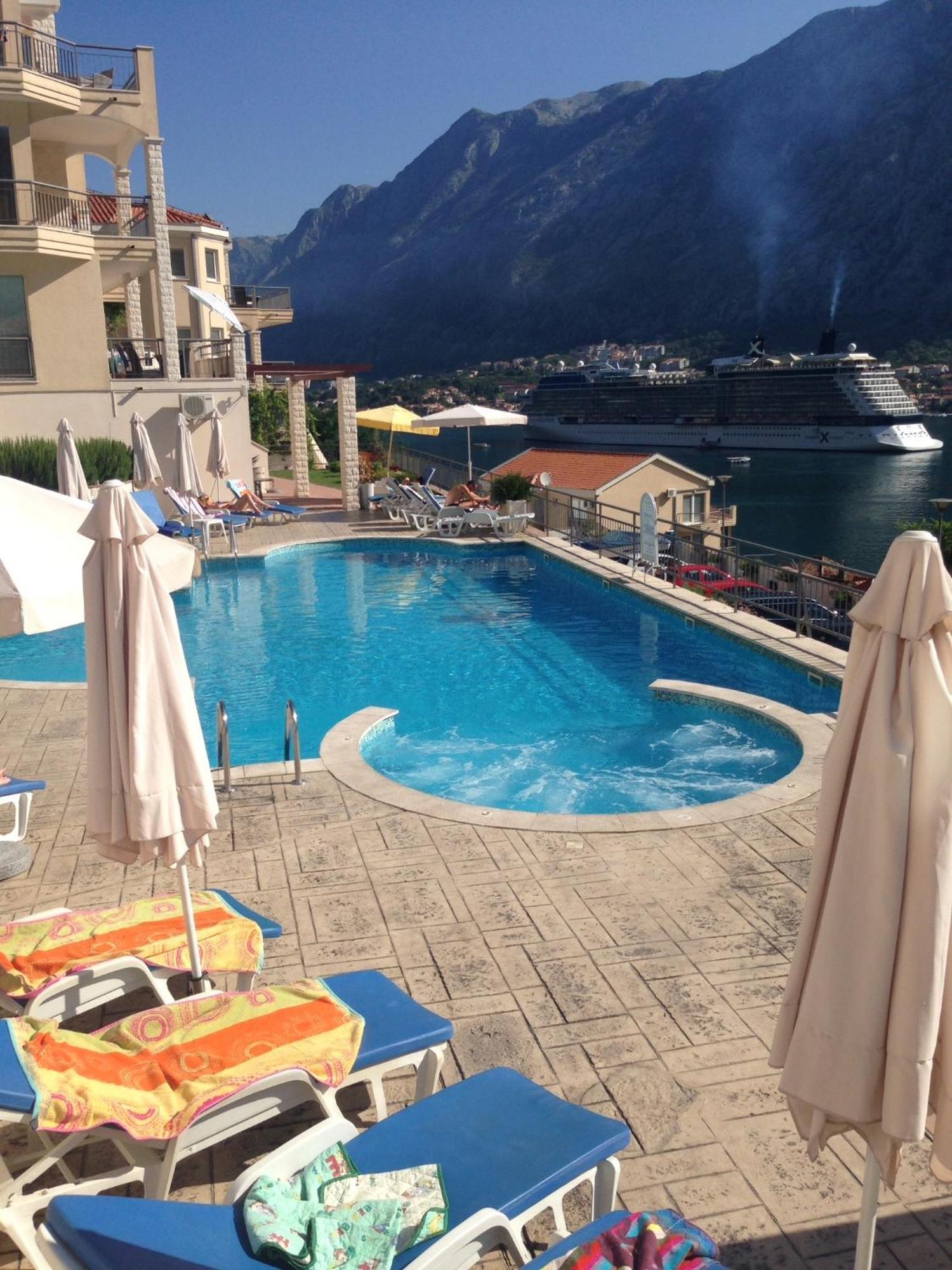 Apartment Fjord Waterfront Котор Екстериор снимка