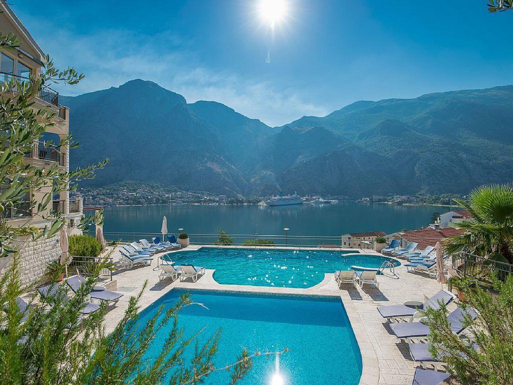 Apartment Fjord Waterfront Котор Екстериор снимка