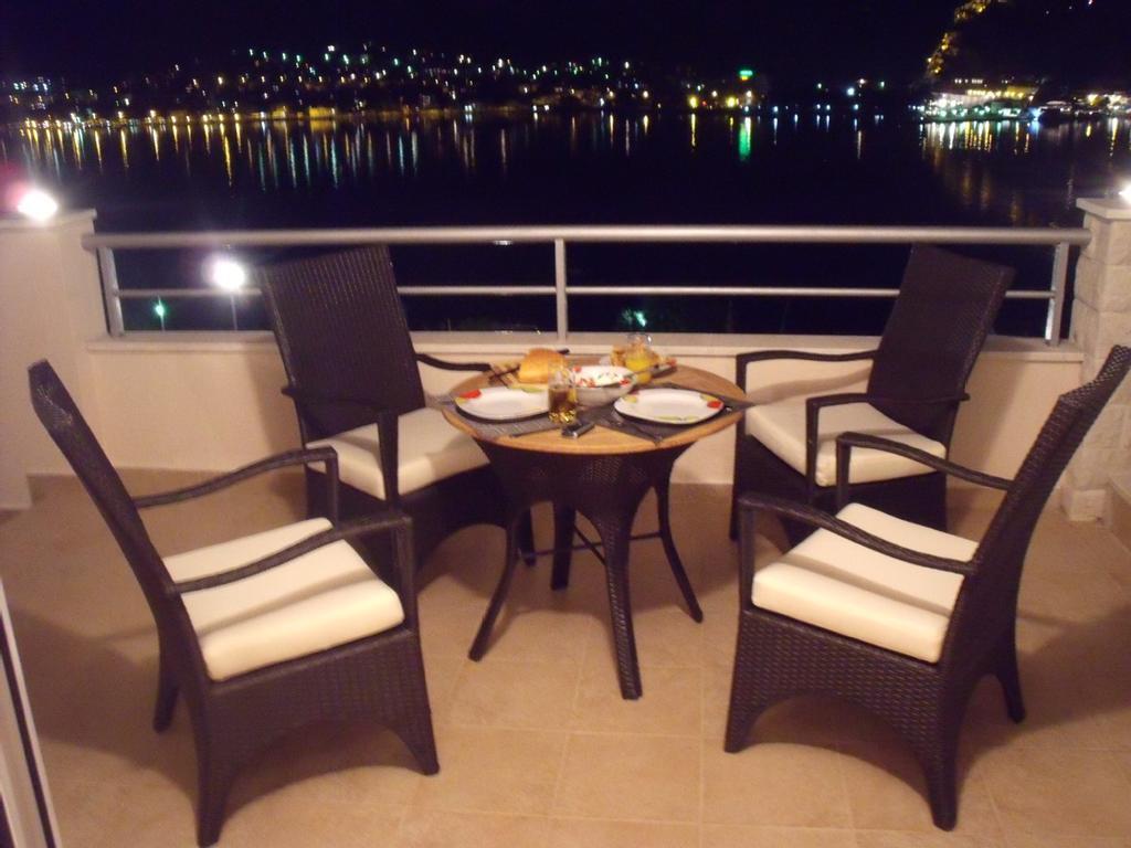 Apartment Fjord Waterfront Котор Екстериор снимка